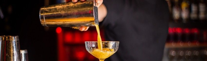 Barman ou Bartender - que profissional escolher para o Bar?